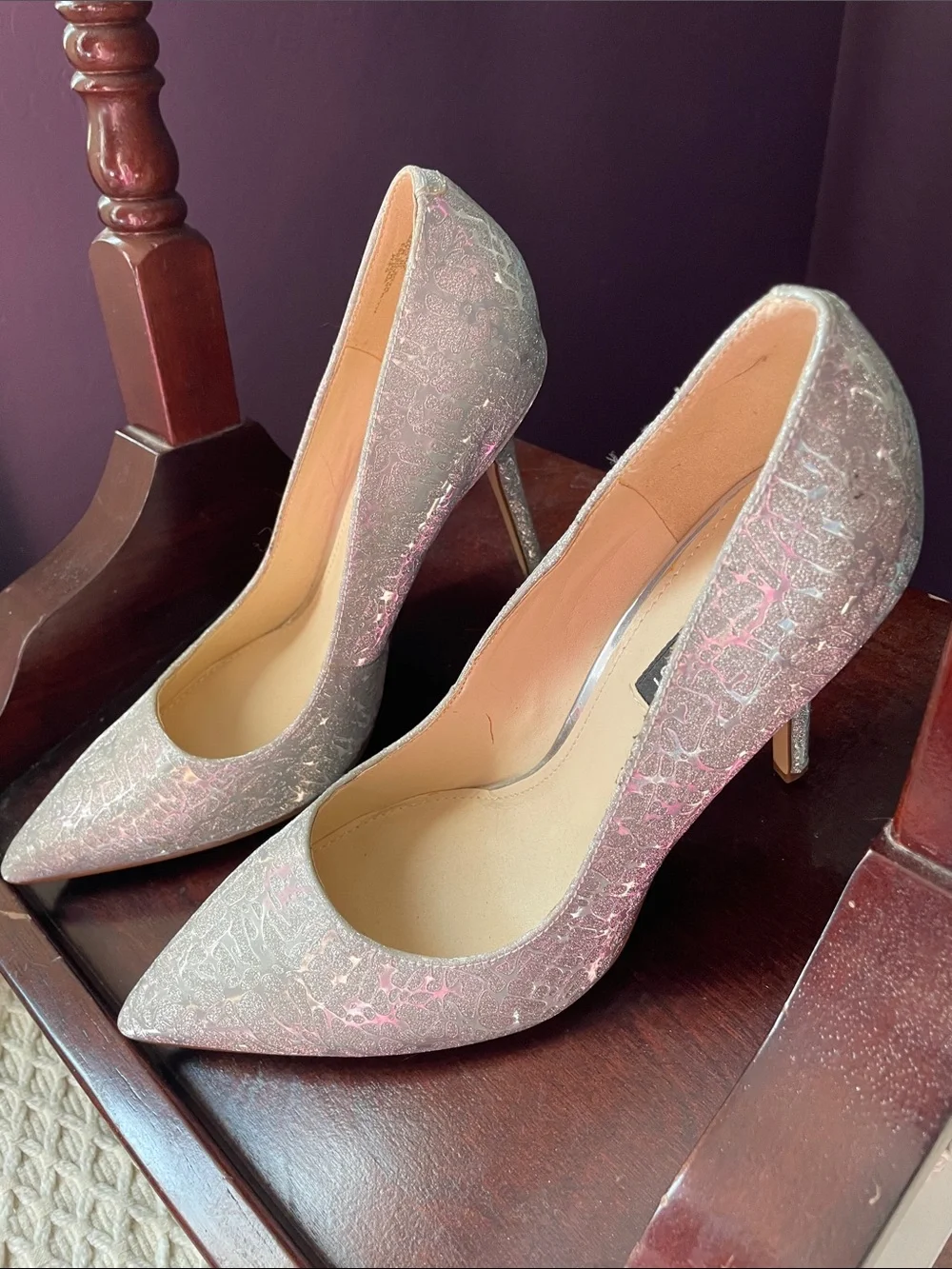 NWOT NINE WEST SILVER LEOPARD PUMPS